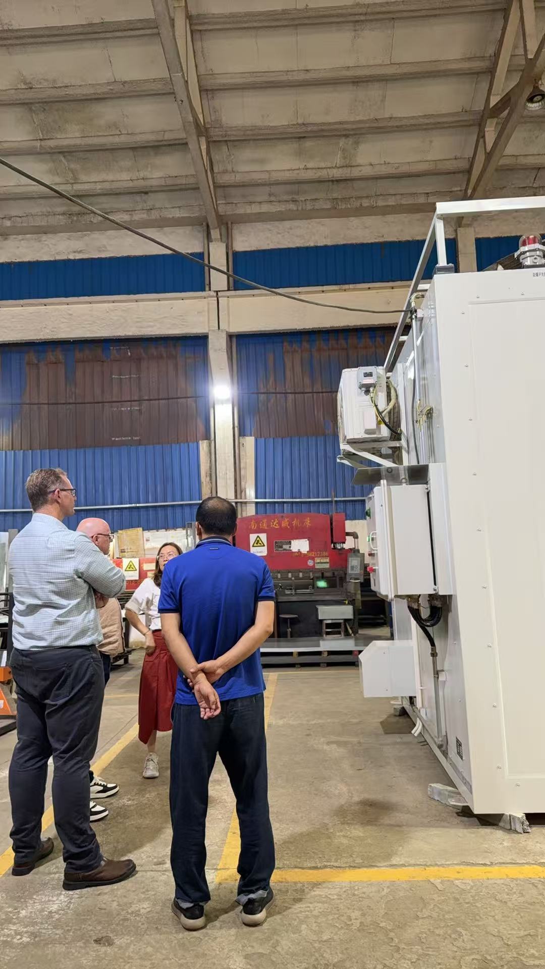 Laatste bedrijfsblogs Russian Client Visits Wuxi SUPER Factory to Inspect Hazardous Materials Safety Cabinets — Initial Cooperation Established