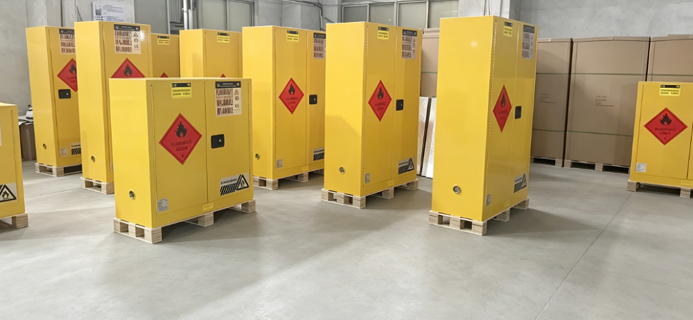 Laatste bedrijfsblogs Behind Every Large Order: How Does SUPER Ensure Safety Cabinet Quality and Delivery Capability?